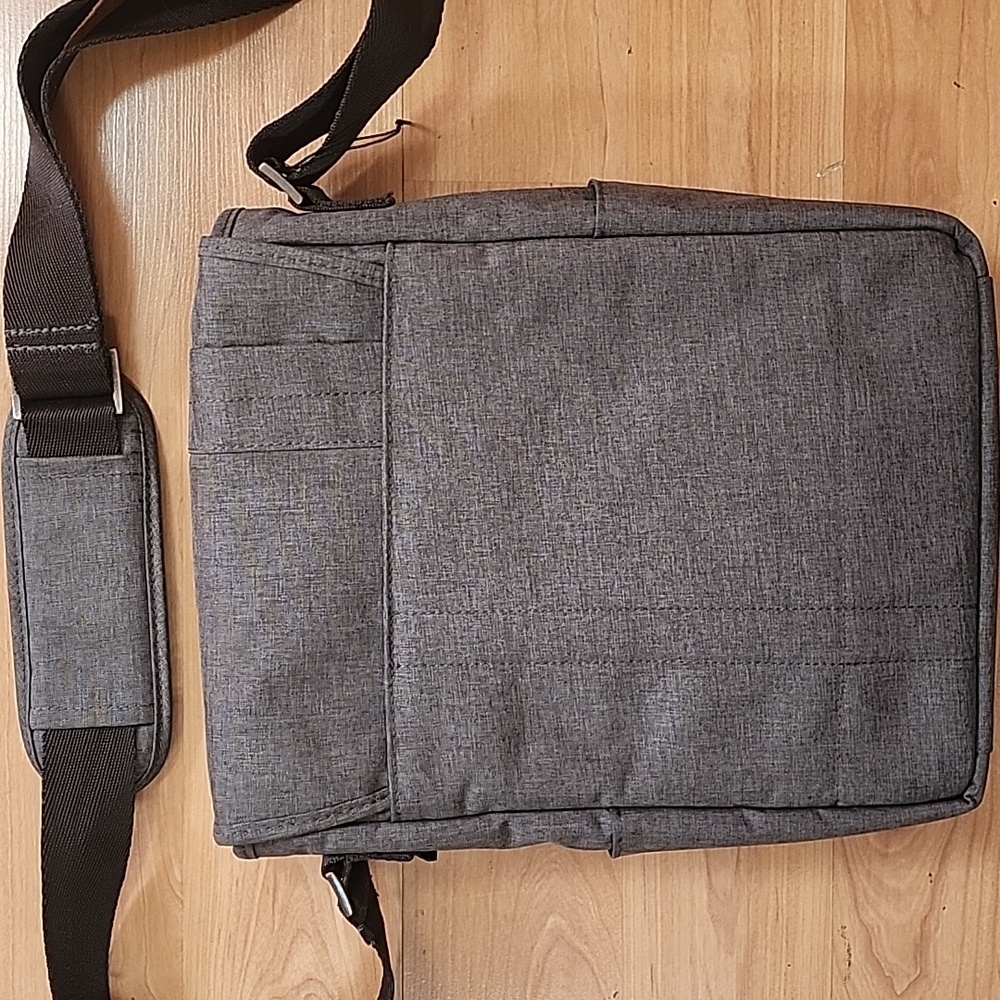 Casecrown Campus North Messenger Bag Charcoal Excellent Condition Unisex - Picture 12 of 14